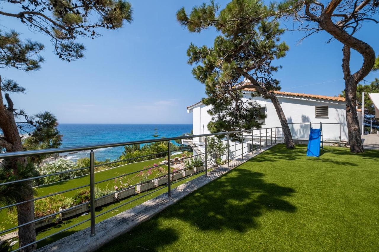 Icarus Luxury Beachfront Villa Gialiskari  Eksteriør billede