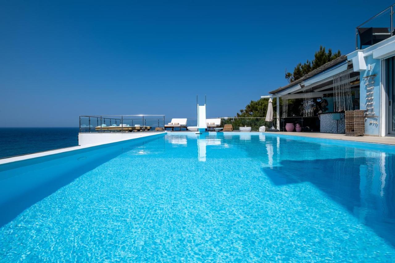 Icarus Luxury Beachfront Villa Gialiskari  Eksteriør billede