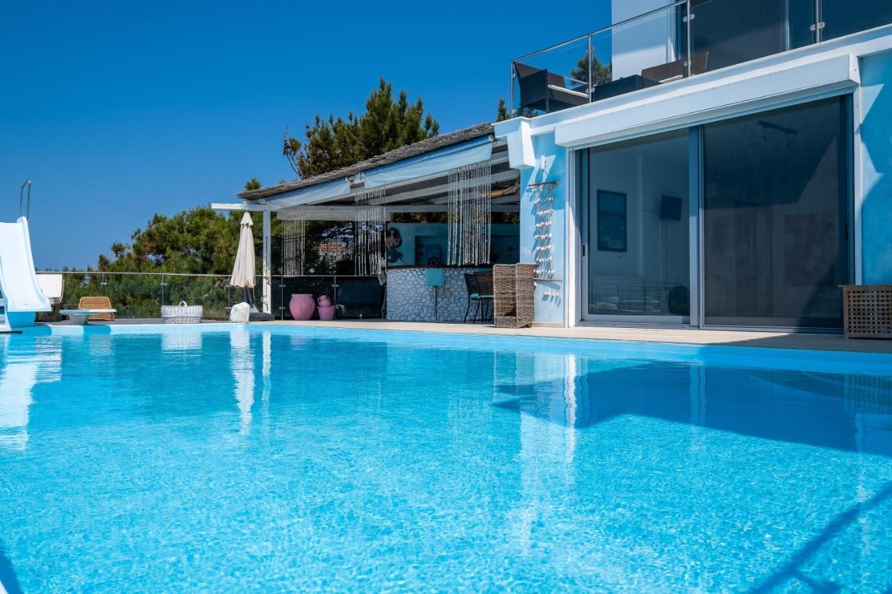 Icarus Luxury Beachfront Villa Gialiskari  Eksteriør billede